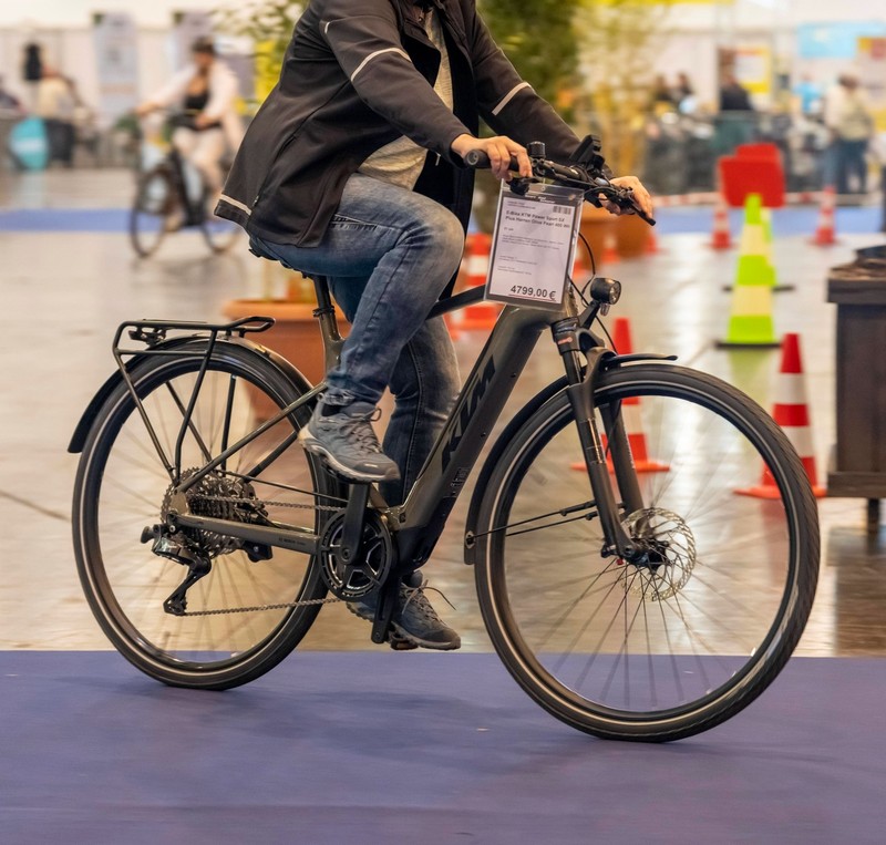 Bei dem Kauf eines E-Bikes solltest du nicht nur fünf Minuten Probefahren.