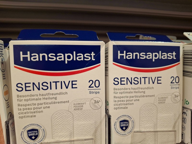 Normale Pflaster gehören nicht auf eine Brandwunde.